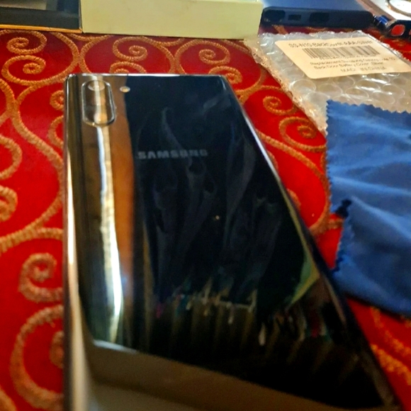 Samsung Galaxy note10 and lots of accessories - Picture 4 of 7